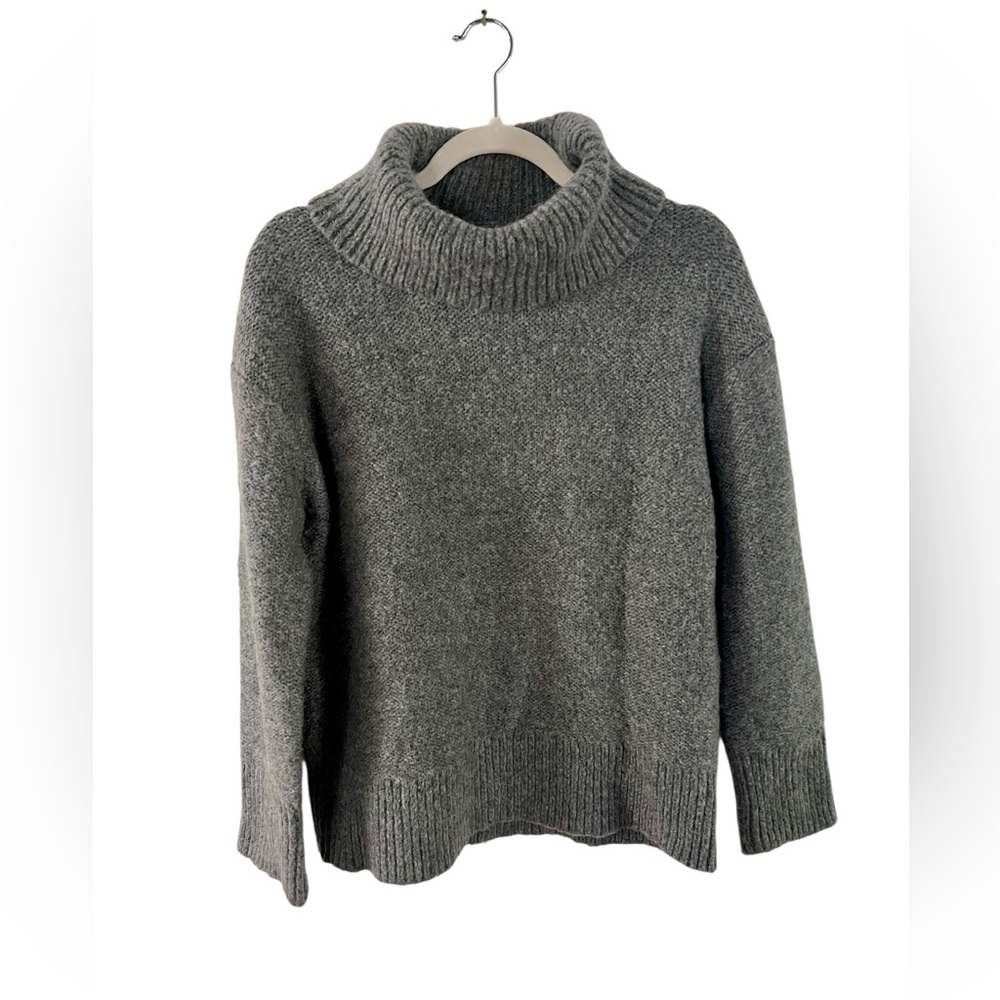 Banana Republic gray turtleneck cowl neck sweater